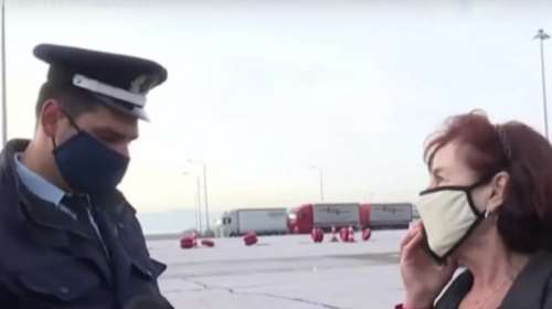 Εγινε και αυτό: Η κ. Σοφία πήγε στα διόδια Ελευσίνας για να ρωτήσει αν μπορεί να ταξιδέψει