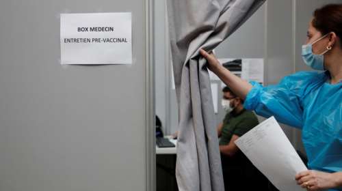 Κορονοϊός: Και η Γαλλία στη λίστα με τις χώρες που δεν συστήνουν το εμβόλιο της AstraZeneca στους άνω των 65