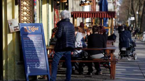 Ούτε οι Βαυαροί βάζουν μυαλό: Οργανώνουν παράνομα &quot;πάρτι κορονοϊού&quot;