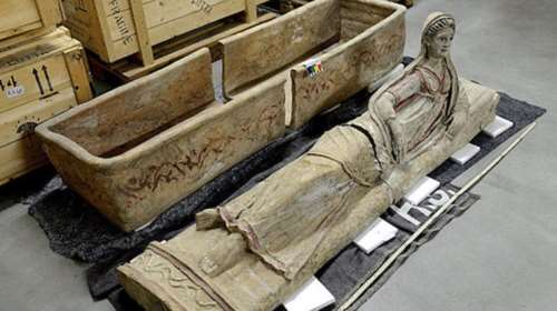 Γιατί (ξανα)δικάζεται για αρχαιοκαπηλία η εφοπλιστική οικογένεια Παπαδημητρίου - Η αναίρεση- καταπέλτης του Αρείου Πάγου