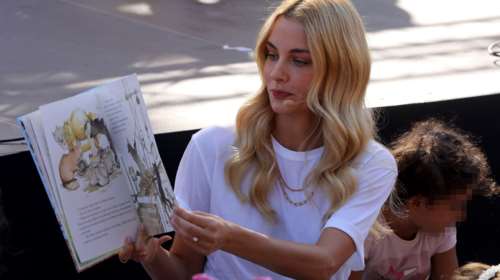 To τέλειο κορίτσι της: Η Δούκισσα Νομικού φωτογραφίζει την 4,5 ετών κόρη της, Αναστασία σε μία σπάνια στιγμή