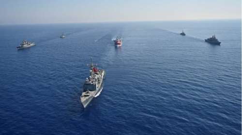 Τι συμβαίνει ανοιχτά της Κάσου με πέντε τουρκικά πολεμικά πλοία - Διπλωματικές προσπάθειες για αποκλιμάκωση