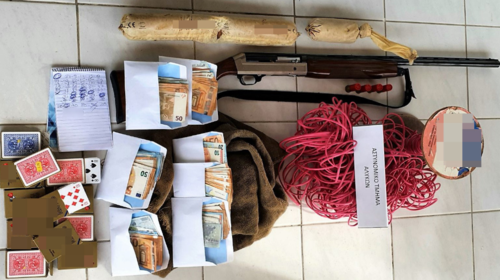 Χριστούγεννα: 11 συλλήψεις σε Κεφαλλονιά και Ζάκυνθο για κορονοπάρτι και... &quot;χαρτάκι&quot; - Έφοδοι της ΕΛΑΣ σε τέσσερα σπίτια