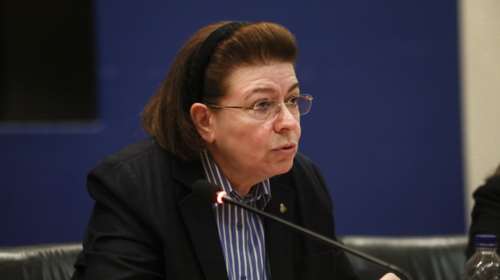 Μενδώνη: Νέα κόντρα με την &quot;Αυγή&quot; για τις πινακίδες στην Ακρόπολη- Αυτή τη φορά για πλακέτα προς τιμήν του Γλέζου