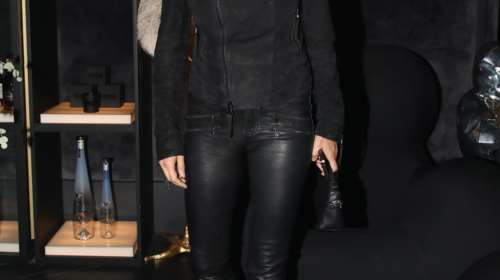 Μαρίνα Βερνίκου: Με glam μίνι φόρεμα και ψηλά πέδιλα σε εγκαίνια καταστήματος