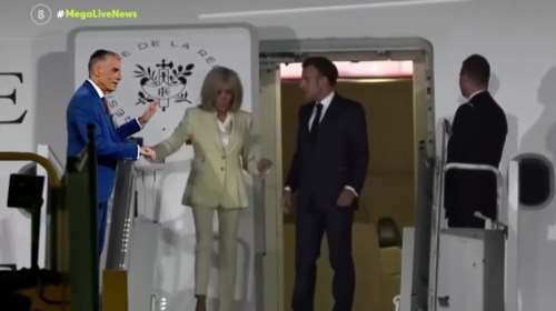 Επικό: Όταν η Μπριζίτ &quot;χαιρέτησε&quot; τον Νίκο Ευαγγελάτο μετά το χαστούκι στον Μακρόν [βίντεο]