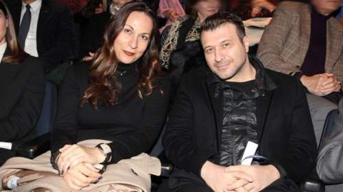 Γιάννης Πλούταρχος: Οι τρεις κούκλες κόρες του τραγουδιστή φωτογραφίζονται μαζί στις διακοπές τους