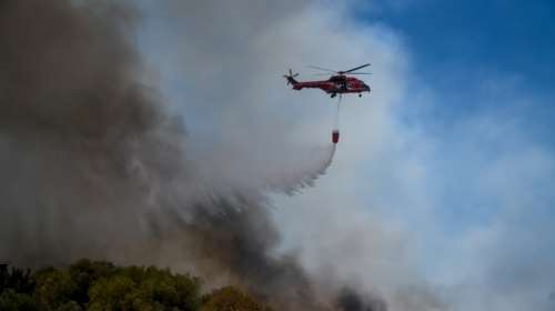 Δήμαρχος Σαρωνικού: Το μέτωπο είναι μεγάλο και ενιαίο, φυσάει δυνατός βοριάς