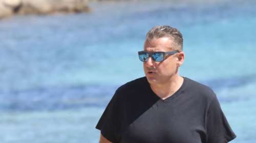 Η θέα από το σπίτι του... αποκλεισμένου Λιάγκα στην Τήνο: &quot;Ε, δεν το λες και φυλακή&quot;