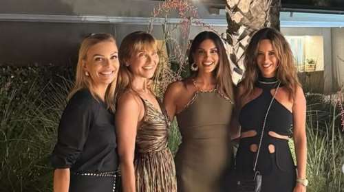 Μάρα Ζαχαρέα: Με μεταλλιζέ πλισέ δημιουργία σε δείπνο στην Πάρο