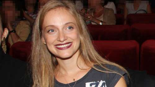 Λένα Δροσάκη : Άναψε το τζάκι στο σπίτι της και δημιούργησε την τέλεια χριστουγεννιάτικη ατμόσφαιρα για τον Αναστάση της