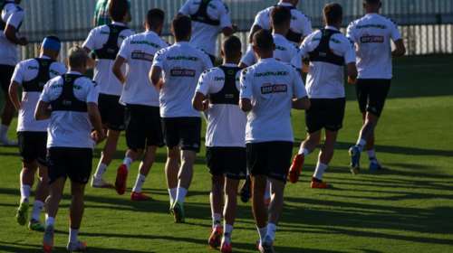 &quot;Ντου&quot; οπαδών του Παναθηναϊκού στο Κορωπί: &quot;Θα έρθουμε στα σπίτια σας και θα φάτε κλωτσιές&quot;