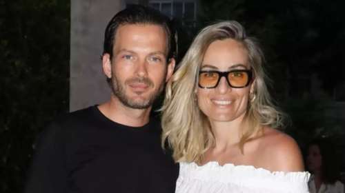 Ο Θοδωρής Μαροσούλης φωτογραφίζει την Ελεονώρα Μελέτη στις διακοπές τους