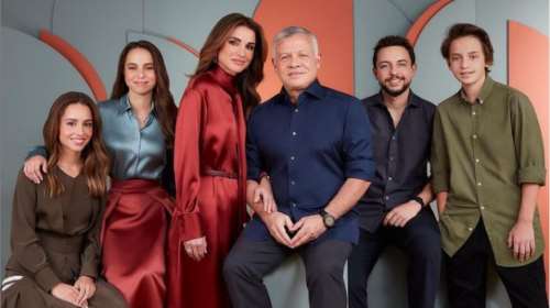 Βασίλισσα Ράνια: Κομψή εμφάνιση με λευκό πουκάμισο για τα γενέθλια του βασιλιά