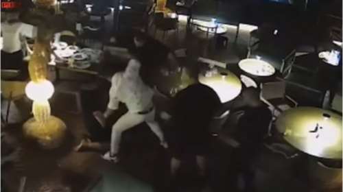 Πυροβολισμοί σε beach bar της Χαλκιδικής: Ψάχνουν τον Έλληνα &quot;φουσκωτό μποξέρ&quot; και τον &quot;πιστολέρο&quot;