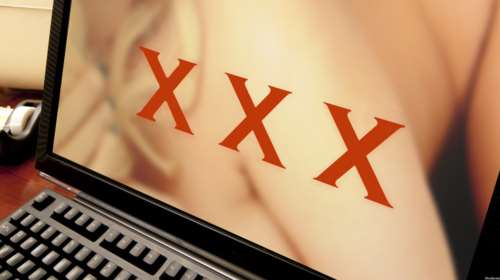 Σάλος με ροζ βίντεο που &quot;καίει&quot; γνωστό Έλληνα ηθοποιό