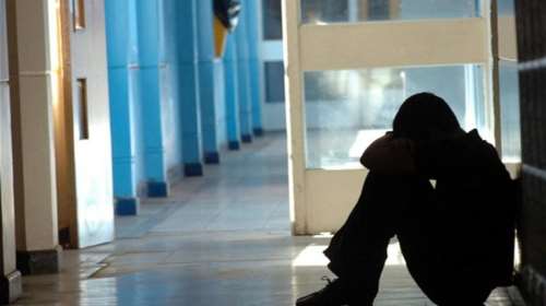 Κρήτη- Συγγενείς του 14χρονου μαθητή που ξυλοκοπήθηκε: Τον χτυπούσαν 12 άτομα- Εχει τραύματα στο μάτι και το στόμα