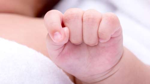 Υιοθέτησαν παράνομα τρία παιδιά για να παίρνουν επίδομα