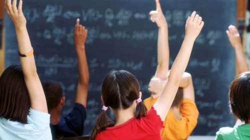 Απολογία της κυβέρνησης για τον ΦΠΑ στην εκπαίδευση