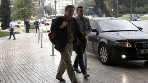 Πιέσεις για κόκκινα δάνεια,ασφαλιστικό και ισοδύναμα