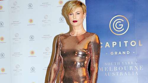 Η Σαρλίζ Θερόν είναι σέξι και μοναδική, ακόμα και με στιλ...Φλωρινιώτη!