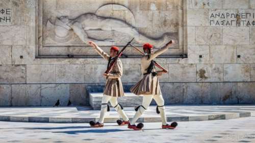 Μια χώρα γονατισμένη από την «τυραννία των φόρων»