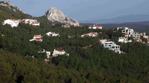 Αποσύρεται η τροπολογία που ανέστειλε τις κατεδαφίσεις αυθαιρέτων