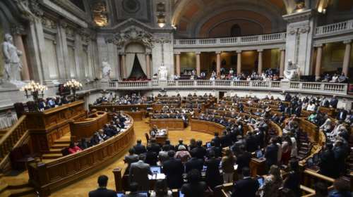 Πορτογαλία: Συμφωνία ΚΚ - Αριστεράς - Σοσιαλιστών για να πέσει η κυβέρνηση