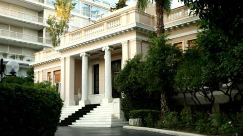 Αιχμηρή απάντηση Μαξίμου σε Πανούση για τις καταγγελίες