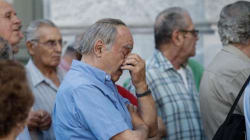 Τα Ταμεία δεν εκδίδουν νέες συντάξεις. Εκκρεμούν 330.000 αιτήσεις