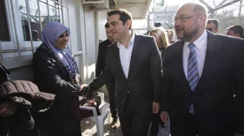 Η Αθήνα συνδέει προσφυγικό και αξιολόγηση, οι δανειστές όχι