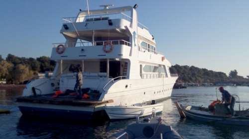 Vip μεταφορά προσφύγων στη Λέσβο με πολυτελή θαλαμηγό!