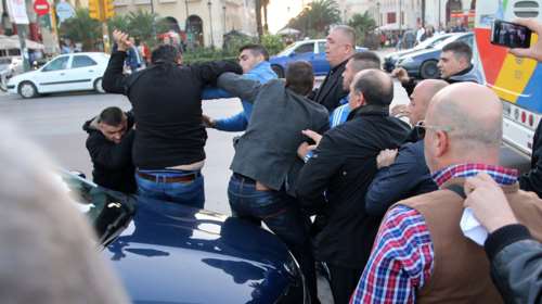 Σύλλογοι Ποντίων κυνήγησαν από το συλλαλητήριο τους Χρυσαυγίτες