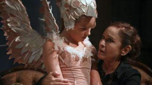 Σάρωσε η Μ. Χίμαιρα στα θεατρικά βραβεία κοινού. Βραβεύτηκε και η Ντενίση