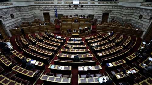 Πυρ ομαδόν της αντιπολίτευσης για τη μήνυση της κυβέρνησης