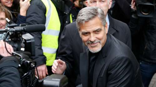 Ο Κλούνει πήγε για καφέ: Δείτε τι έγινε (video)