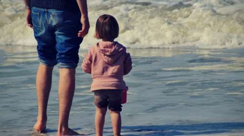 Το Facebook θα προειδοποιεί γονείς που &quot;ανεβάζουν&quot; φωτογραφίες παιδιών