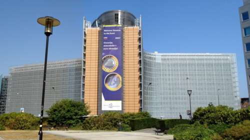 Υπάλληλοι της Kομισιόν αποκάλυψαν στις ΗΠΑ την απάτη της Volkswagen