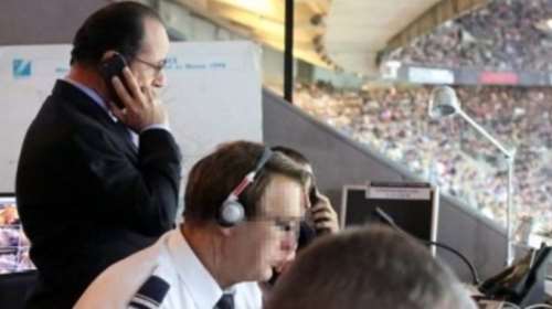 Φωτό - ντοκουμέντο: Ο Ολαντ πληροφορείται το μακελειό