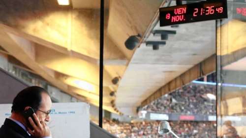 Οι πρώτες συσκέψεις του Ολάντ στo Stade de France