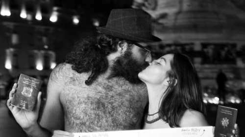 Αυτή η φωτογραφία είναι η καλύτερη απάντηση στις επιθέσεις των τρομοκρατών