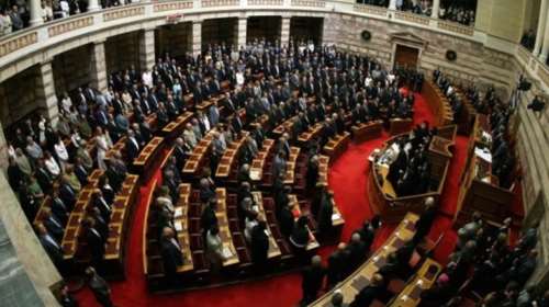 Toυλάχιστον ακόμη 5 βουλευτές «σκέφτονται» την ψήφο τους