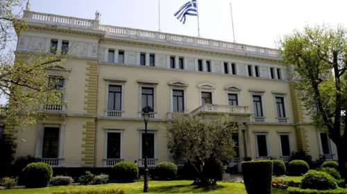 Και ξαφνικά αύριο το πρωί ο Τσίπρας στον Παυλόπουλο