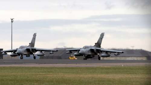 Ο Κάμερον «δίνει» τη βάση της Κύπρου στην Γαλλία για την επίθεση στον ISIS