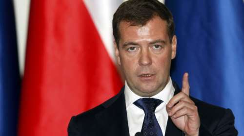 Μεντβέντεφ προς Τουρκία: Κάνετε business με τον ISIS