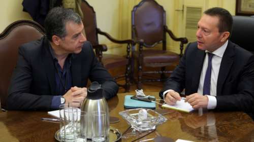 O Στουρνάρας, ο Θεοδωράκης και το... χριστόψαρο