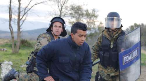 Συμπλοκές μεταναστών με αστυνομικούς στην Ειδομένη