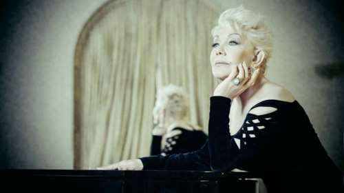 Γιατί αναβάλλεται η παράσταση της Μαρινέλλας