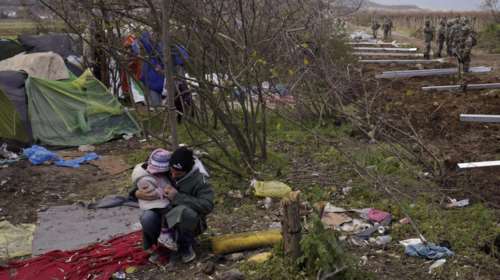 Αρχισαν να στήνουν τον φράκτη στα σύνορα οι Σκοπιανοί