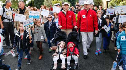 Η πριγκιπική οικογένεια του Μονακό κατέβηκε σε διαδήλωση!